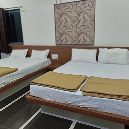 Hotel Mahalaxmi Dwārka Extérieur photo