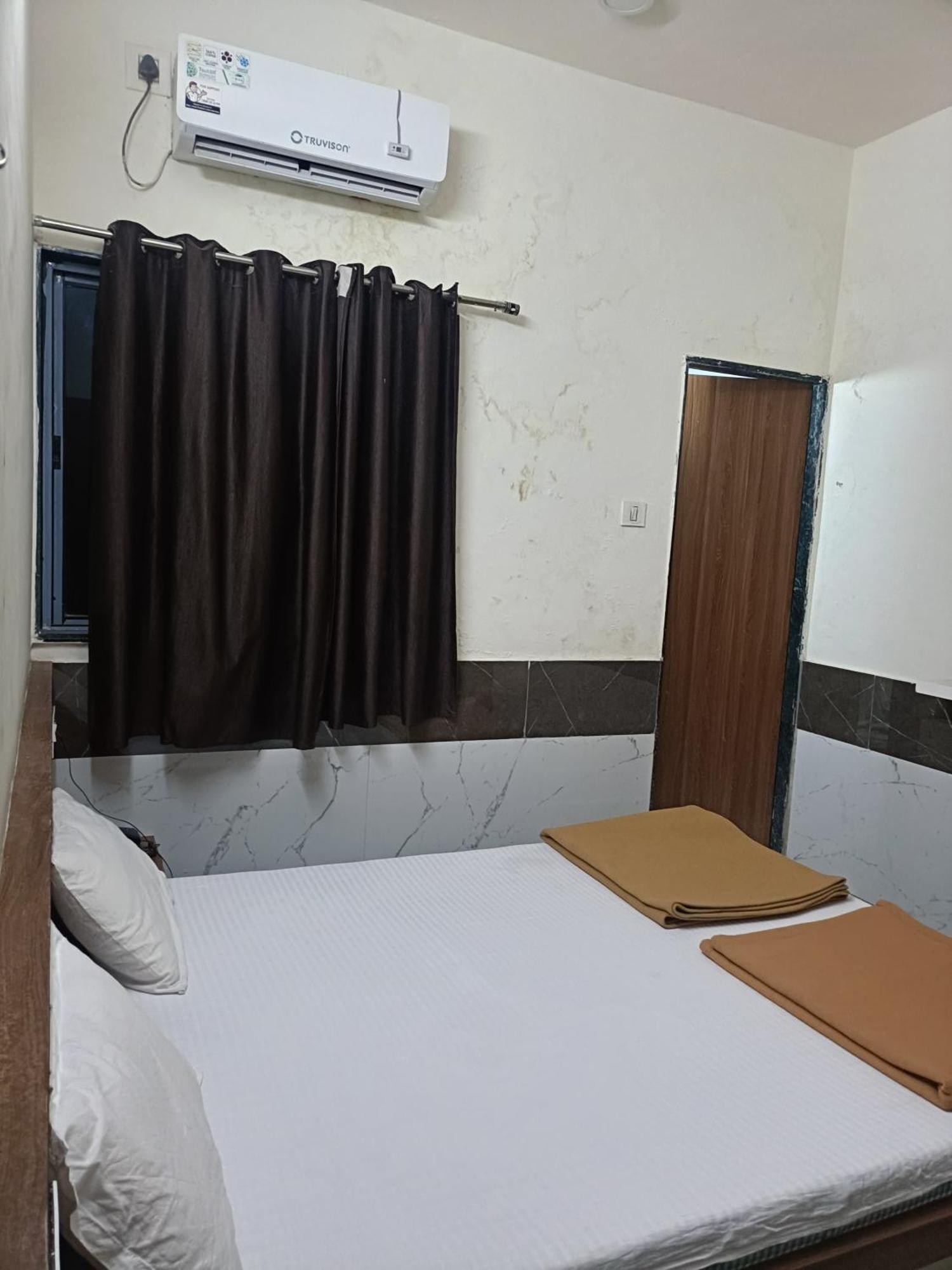 Hotel Mahalaxmi Dwārka Extérieur photo