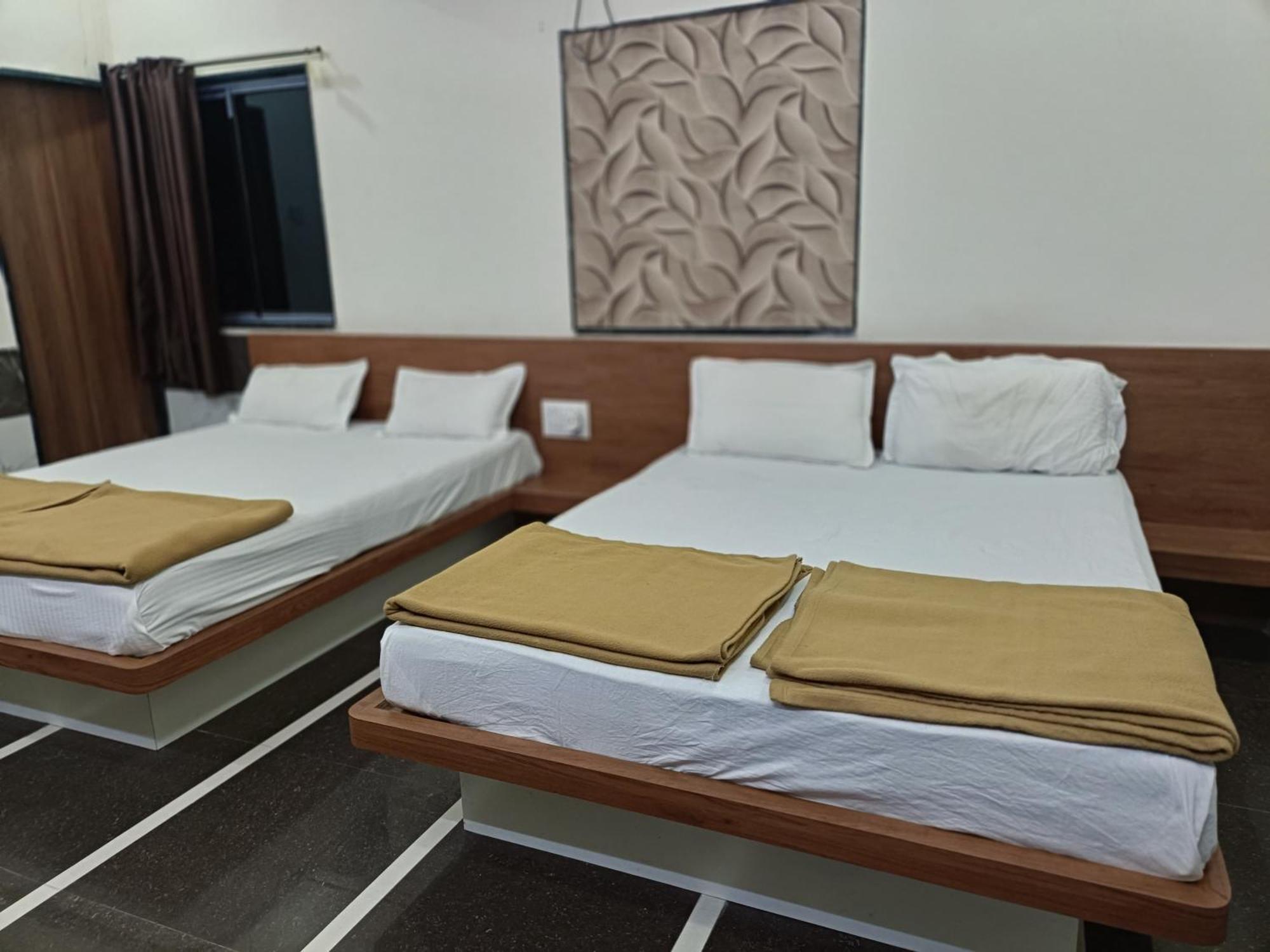 Hotel Mahalaxmi Dwārka Extérieur photo