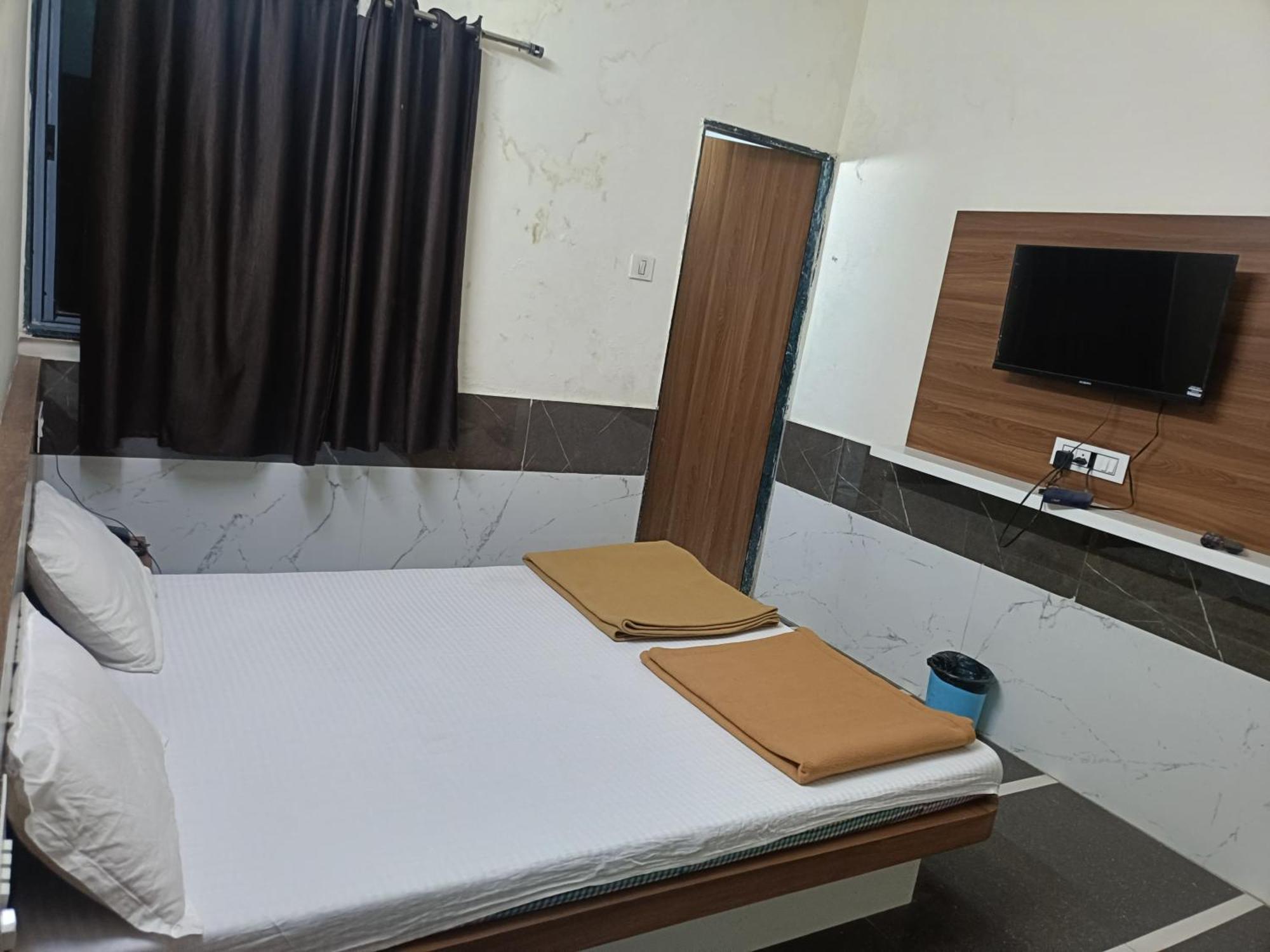 Hotel Mahalaxmi Dwārka Extérieur photo
