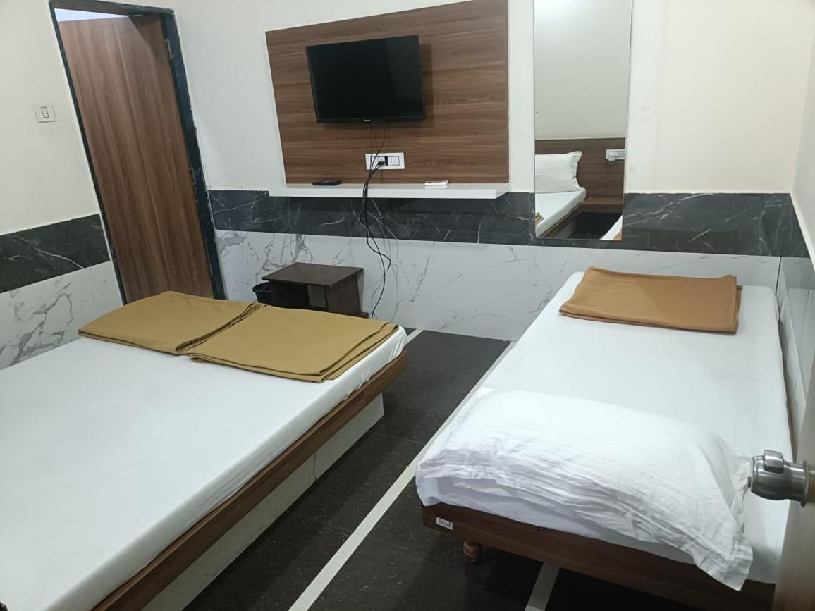 Hotel Mahalaxmi Dwārka Extérieur photo